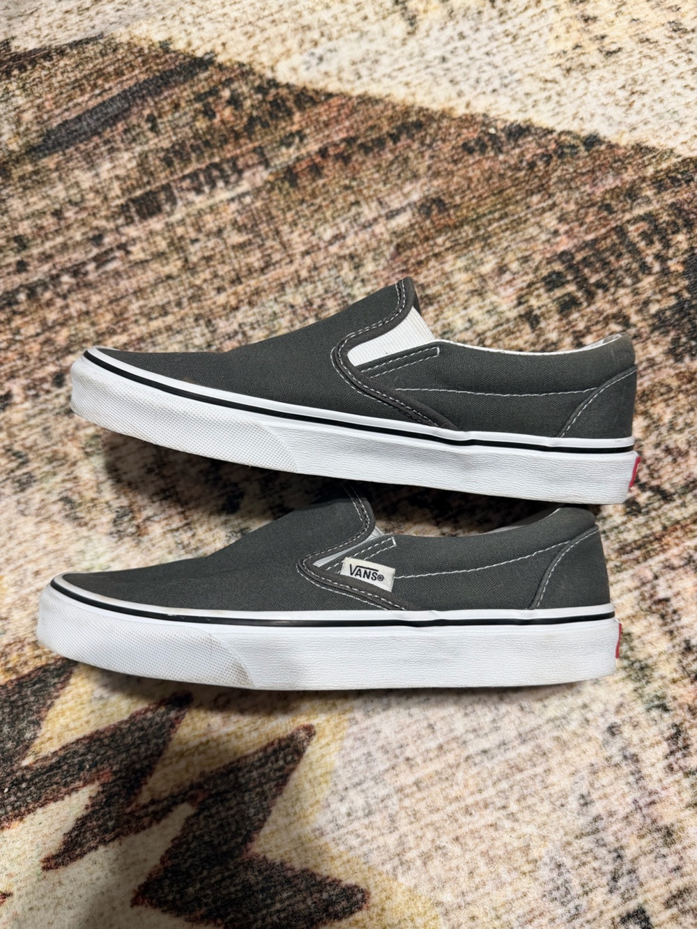 Vans Classic Slip-On in Charcoal Gray Size Men 6 or women 7.5